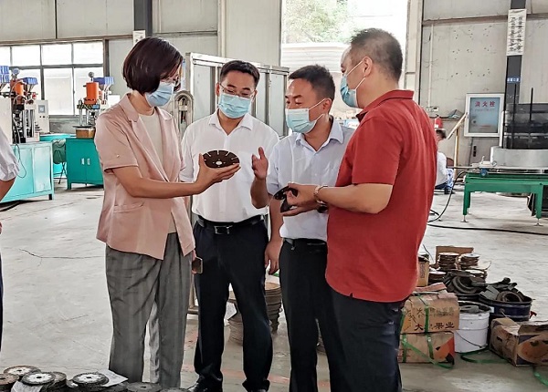 鄂州市委常委、統戰部部長鄒霞一行蒞臨昌利公司調研指導 鄂州市委常委、統戰部部長鄒霞一行蒞臨昌利公司調研指導