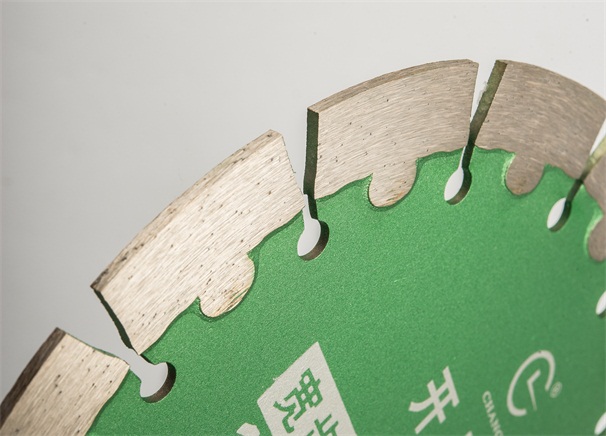 如何提高開槽切割片刀頭金剛石的把持力呢？